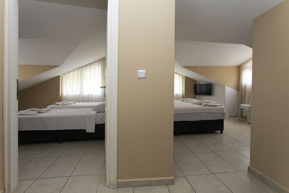 Greenpeace Hotel 72/72
