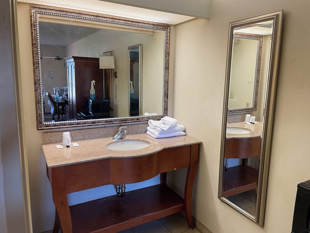 Red Lion Inn & Suites Hattiesburg 17/17