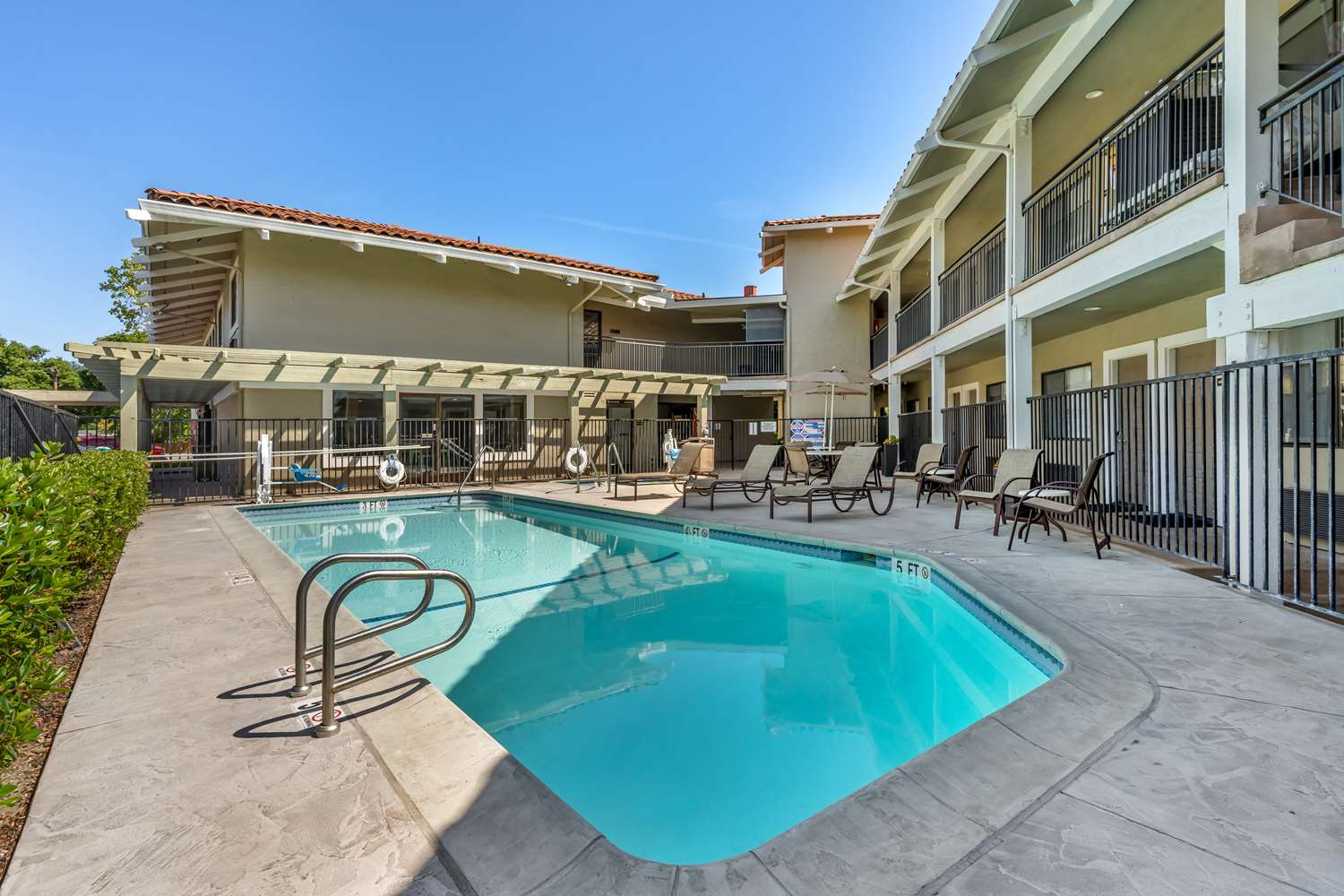 Best Western Plus Inn Scotts Valley 24/26