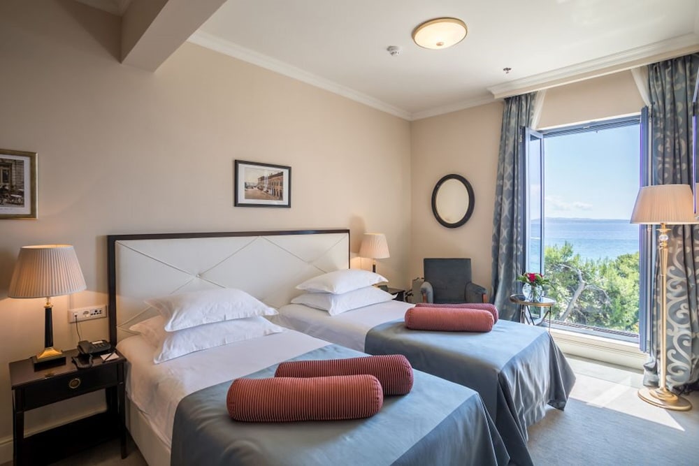 Superior, Double Bed, Sea Side