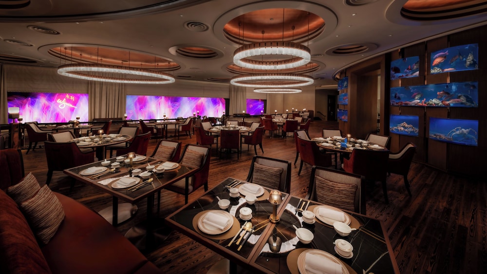 restaurant cafeteria