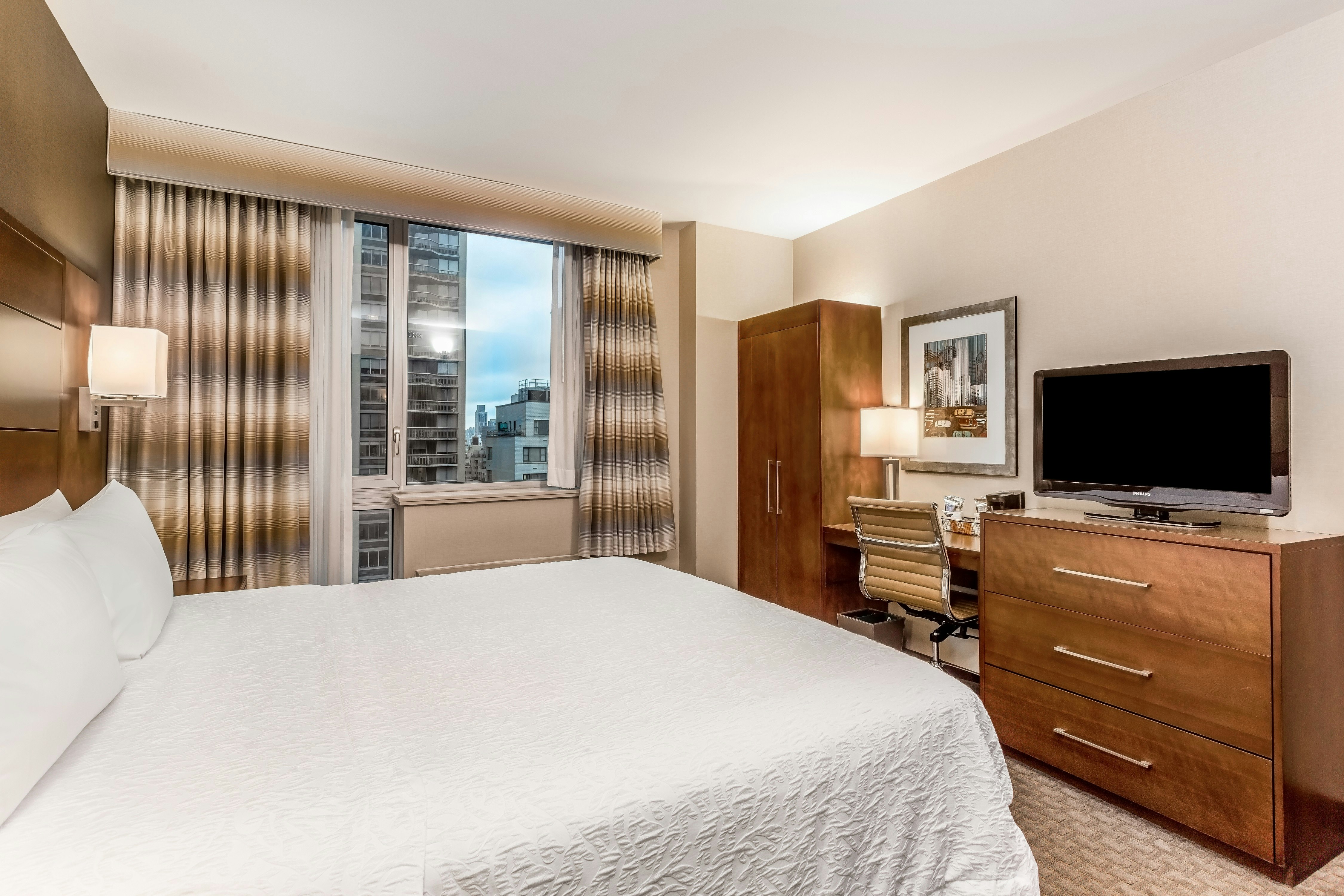 ROOM, KING BED, CITY VIEW