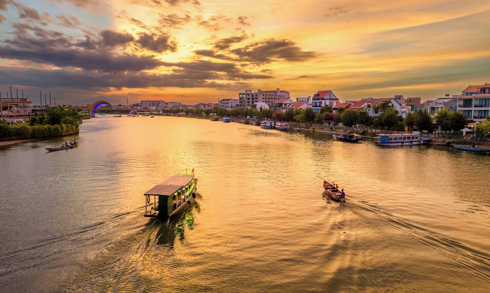 Lantana Riverside Hoi An Boutique Hotel Spa 54/60