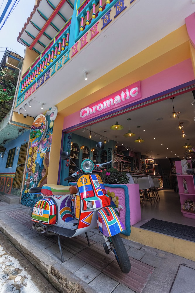 Hotel Chromatic 45/50