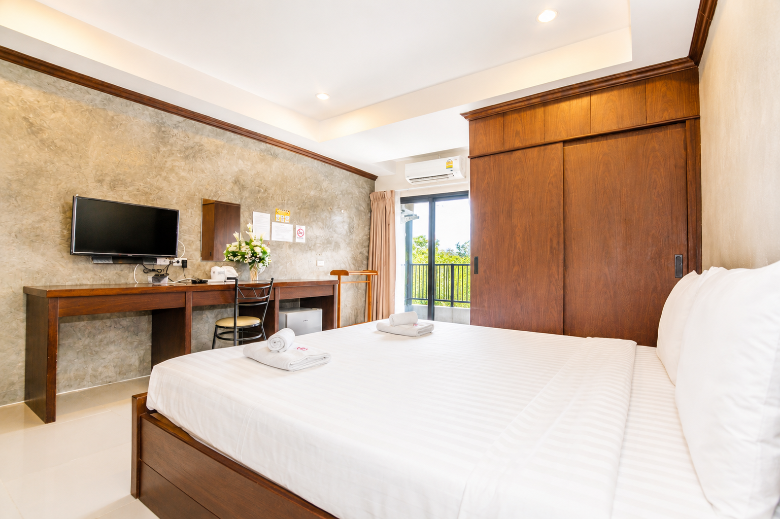 غرفة قياسية بسرير كينج