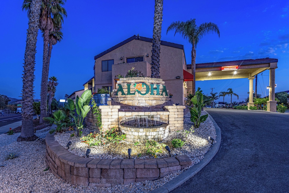Aloha Inn 4/53
