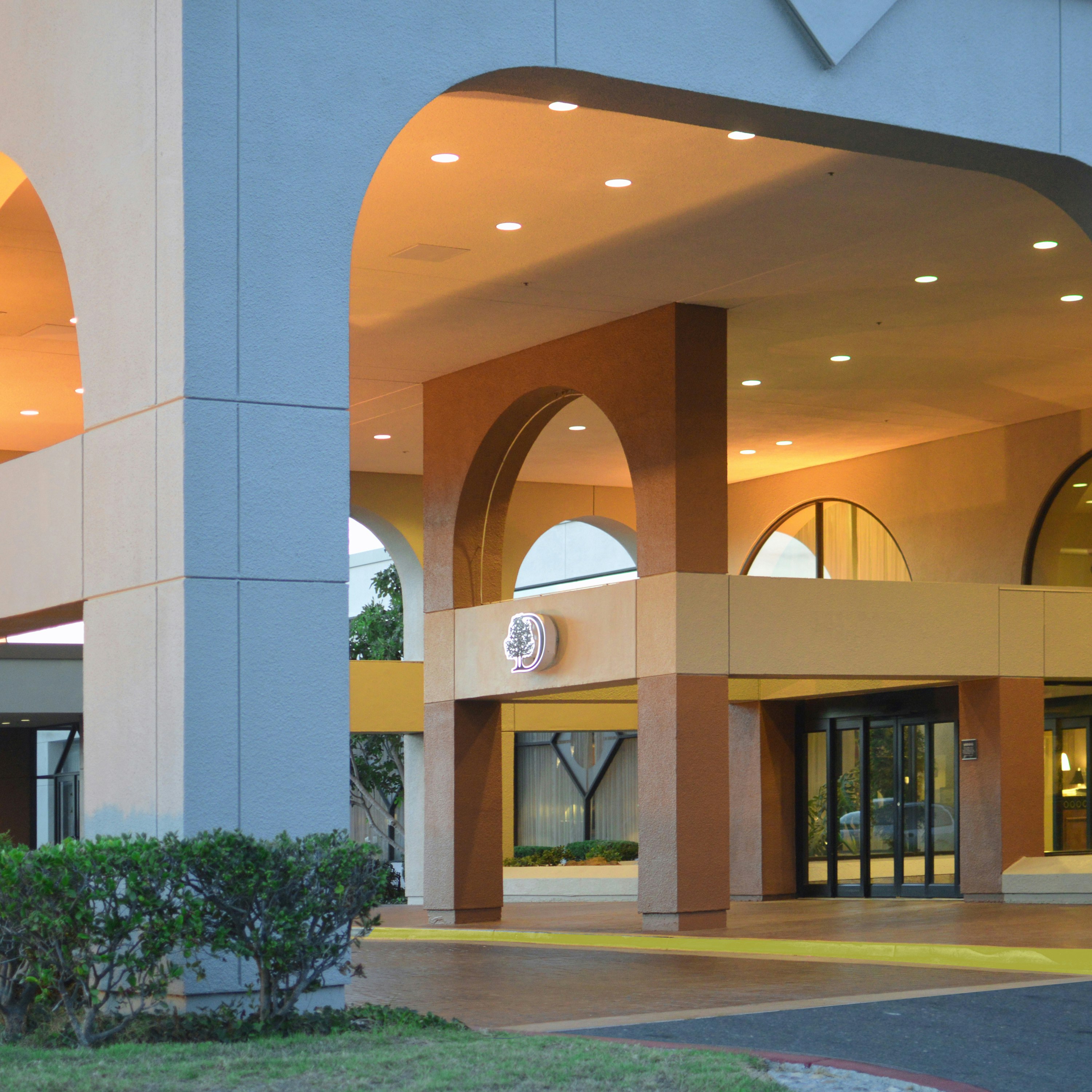Doubletree By Hilton Newark Fremont 3/76