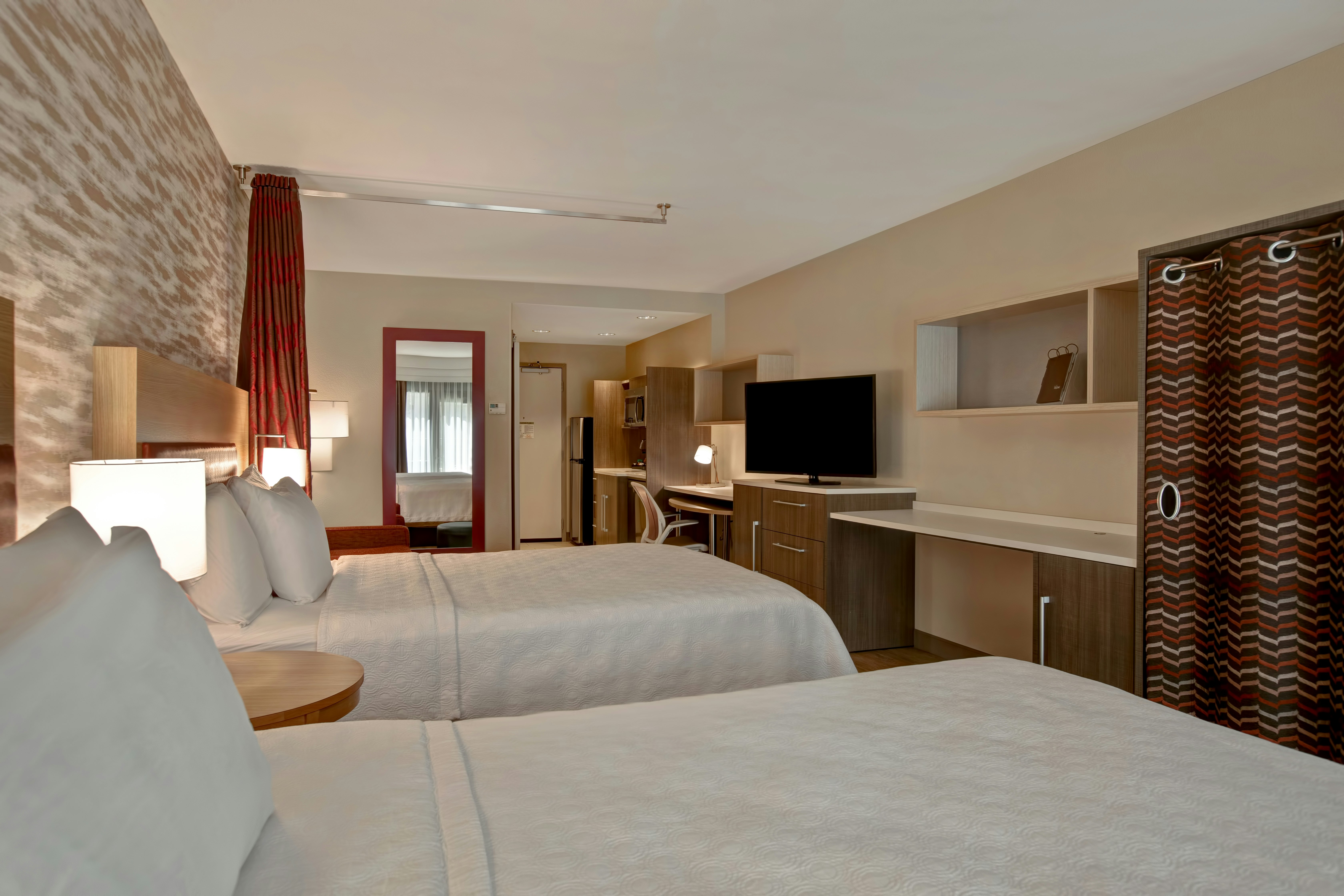 STUDIO, 2 QUEEN BEDS