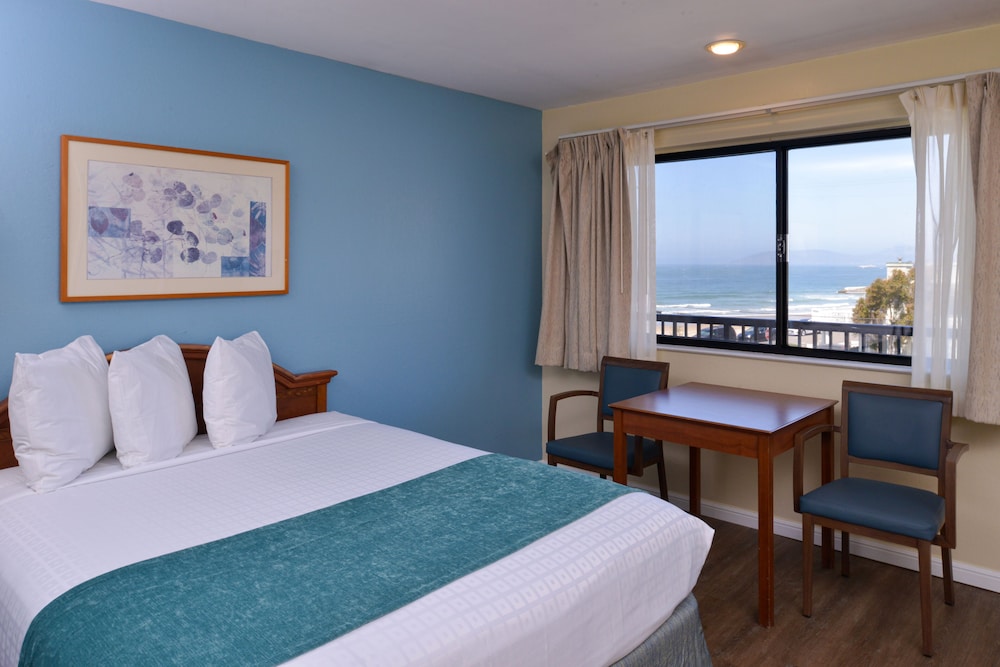 Edgewater Inn And Suites 17/76