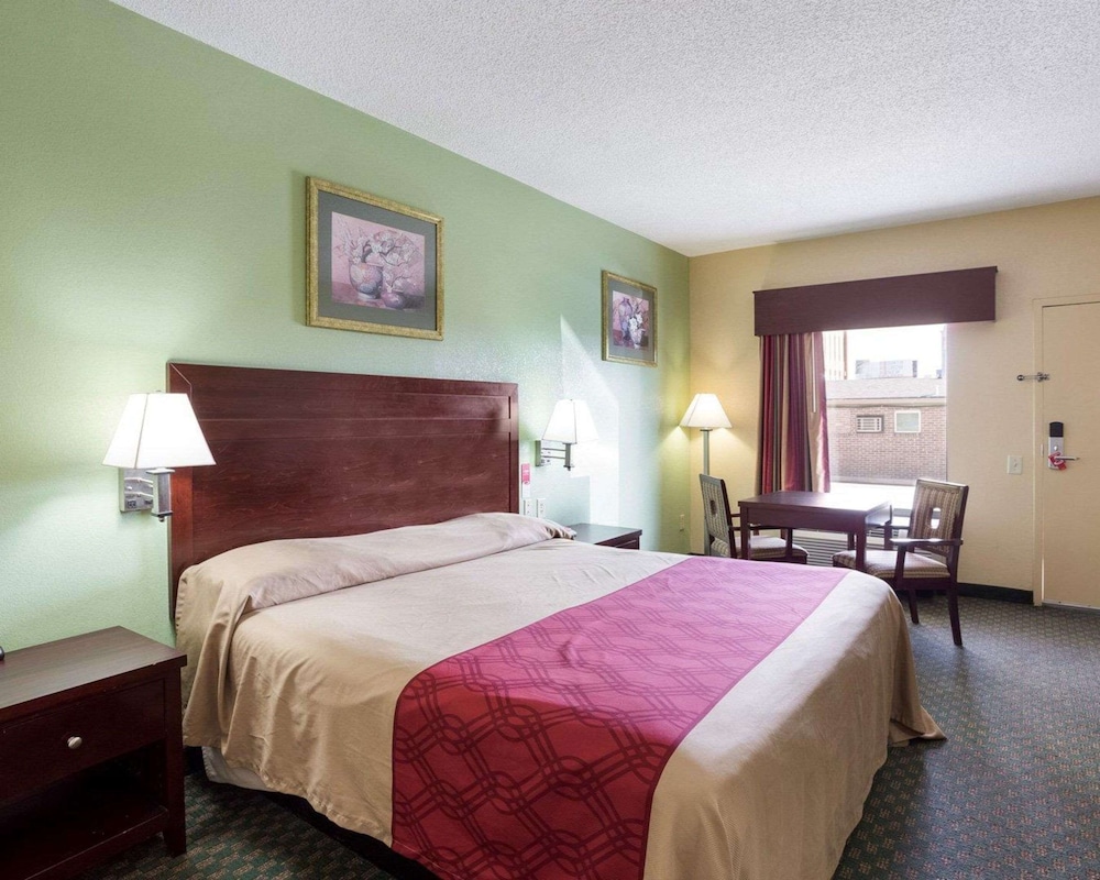 Rodeway Inn and Suites New Orleans, LA 12/33