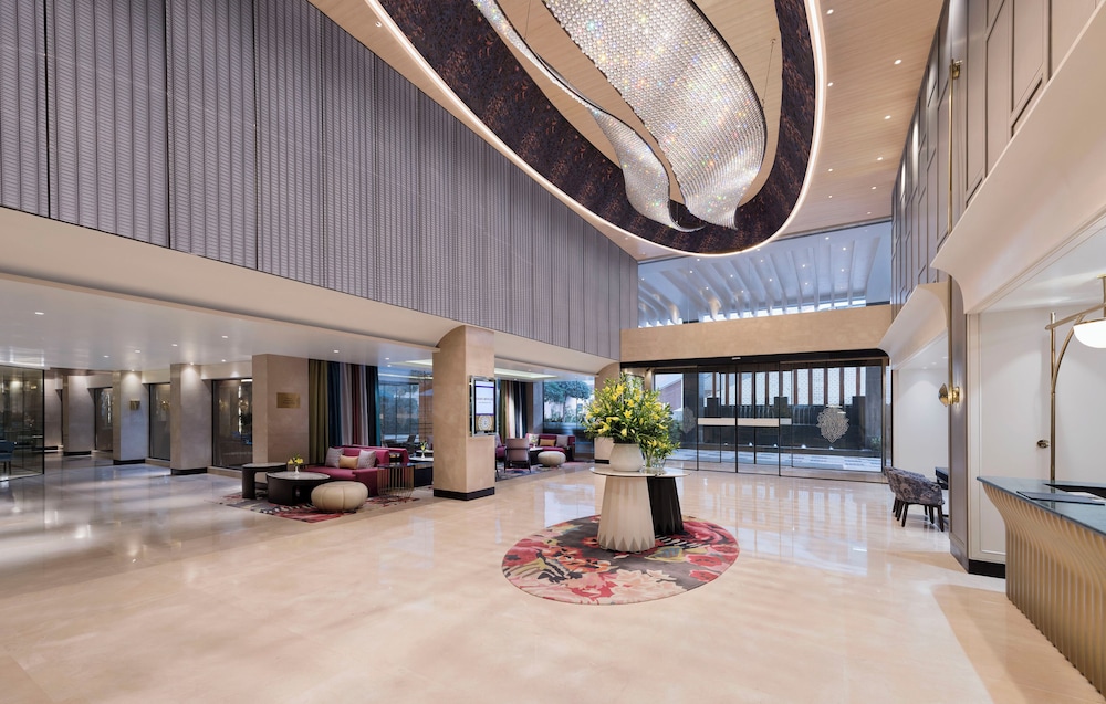 Grand Mercure Agra 8/50
