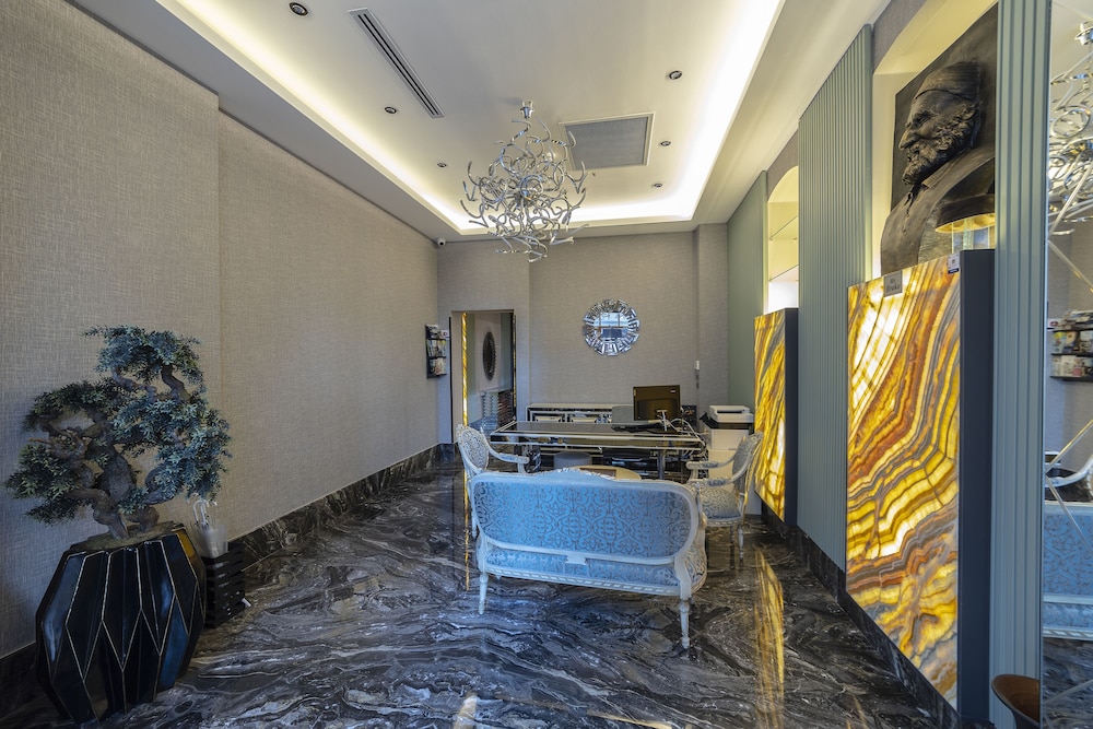 Brako Hotel 8/43