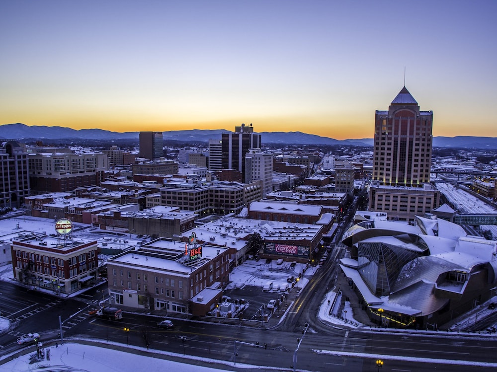 Holiday Inn Roanoke Tanglewood Rt 419 I581 32/62