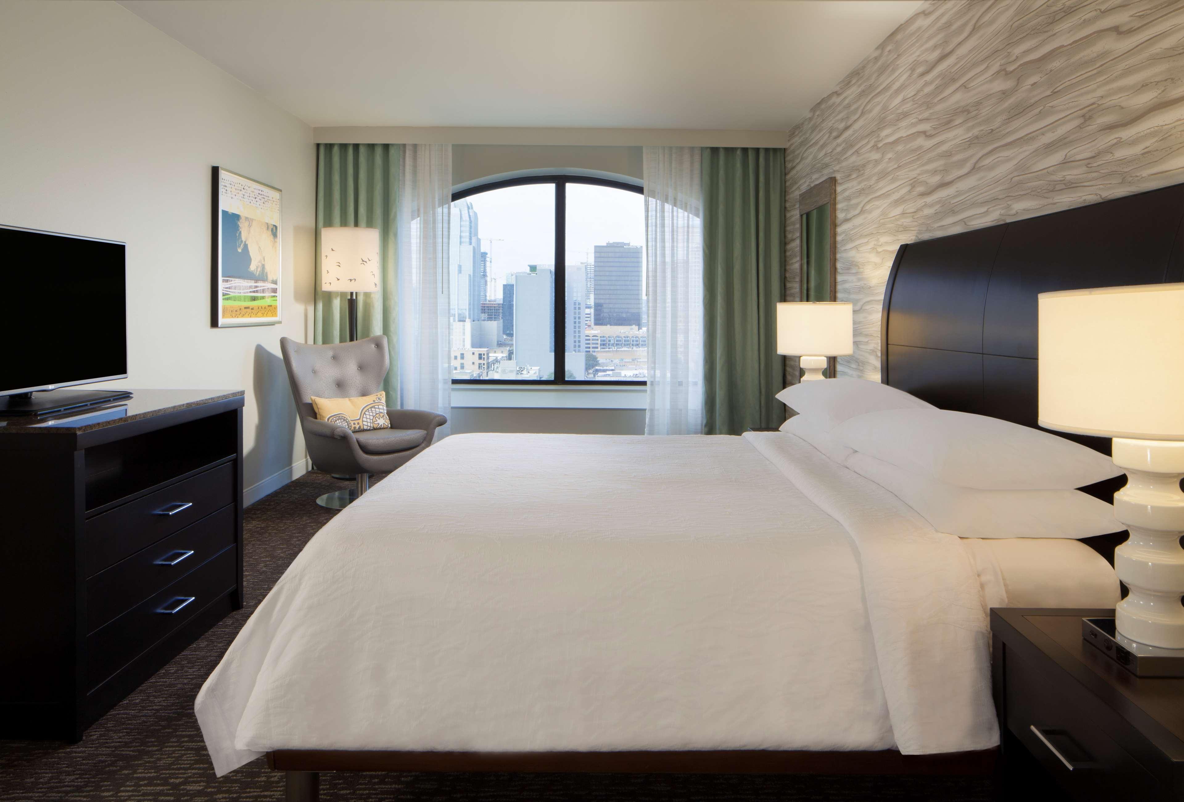 1 BEDROOM, SUITE, KING BED, CAPITOL VIEW
