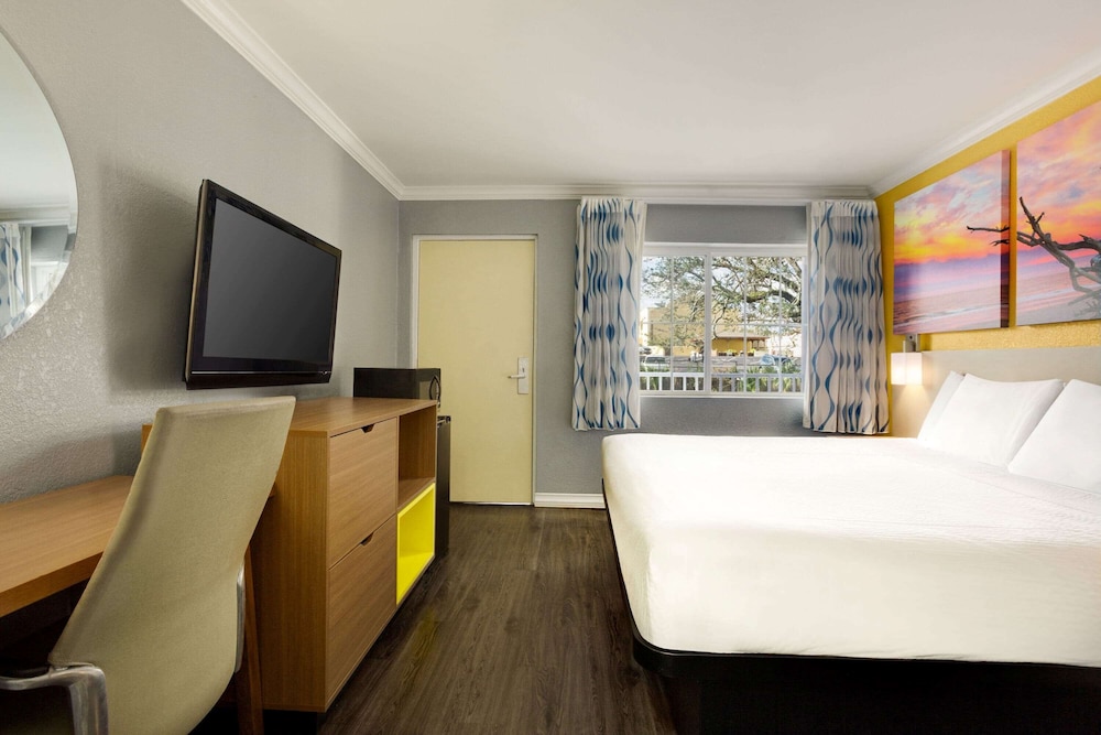 Days Inn By Wyndham Pensacola - Historic Downtown 29/41