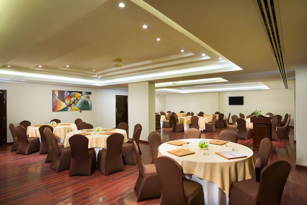 Muscat Dunes Hotel 36/44