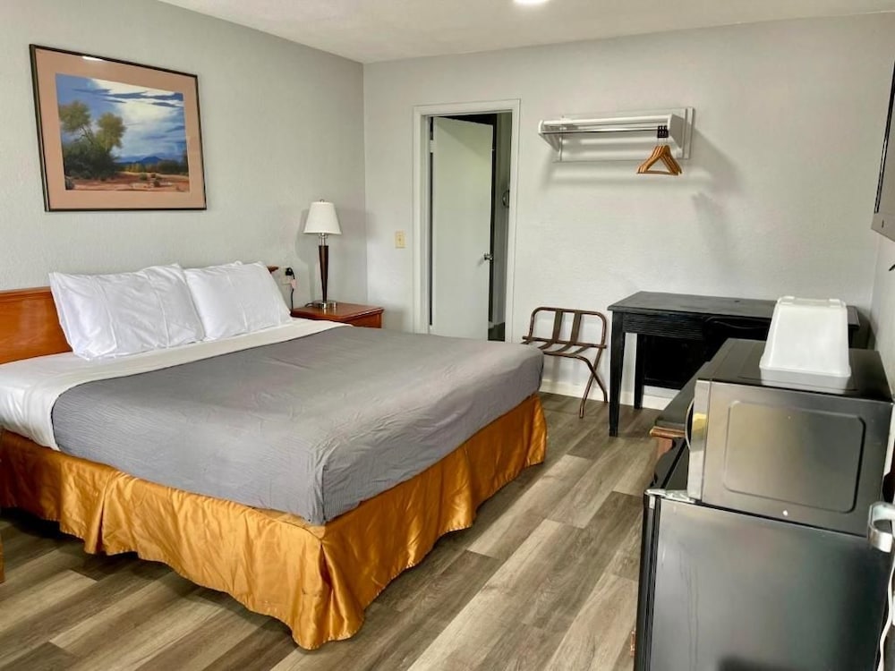 The L Motel 11/41