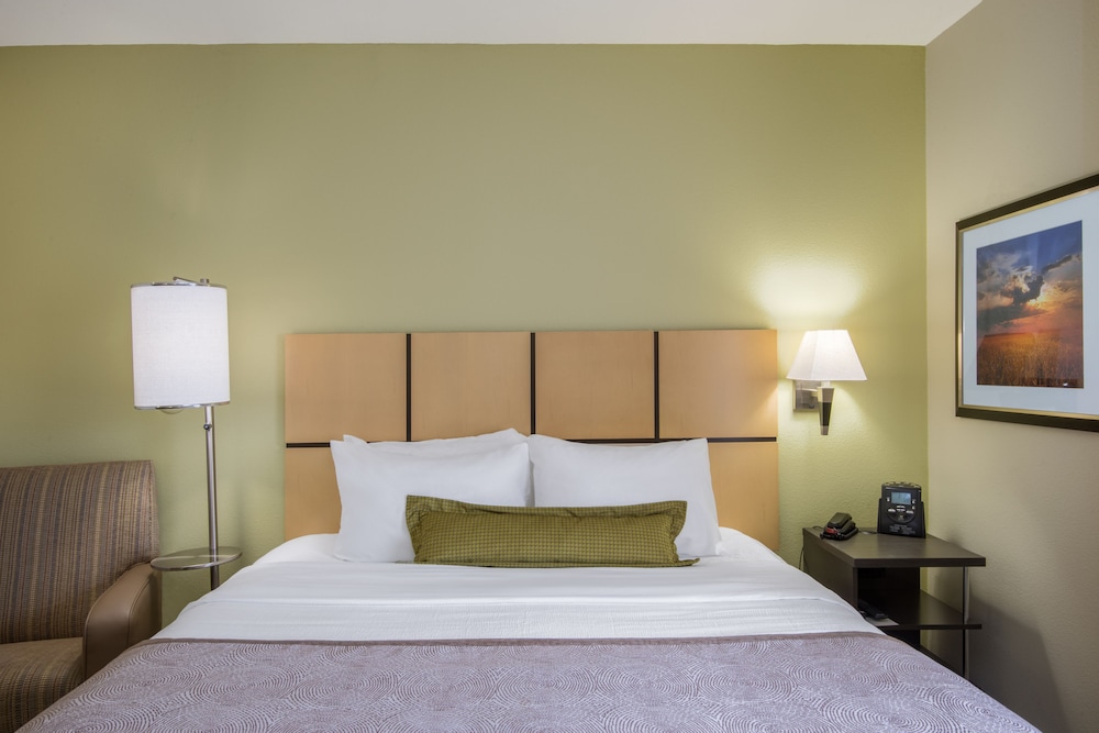 Candlewood Suites Jefferson City 15/52