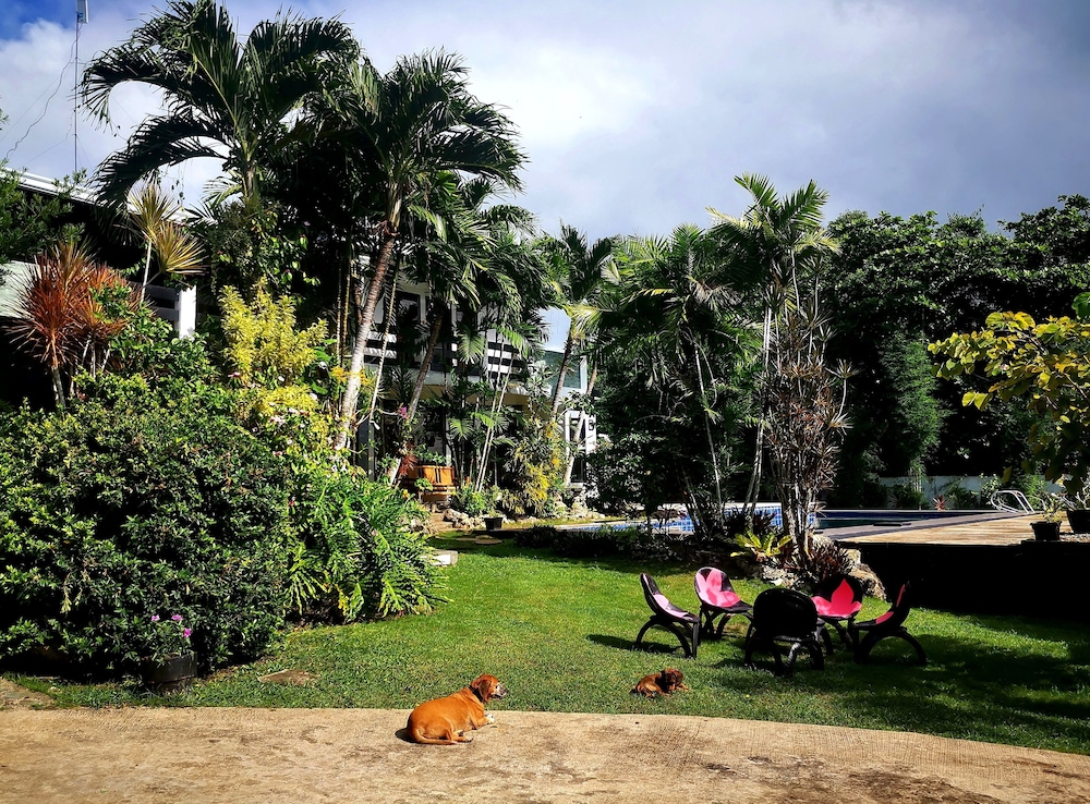 LA PERNELA BEACHFRONT RESORT 30/42