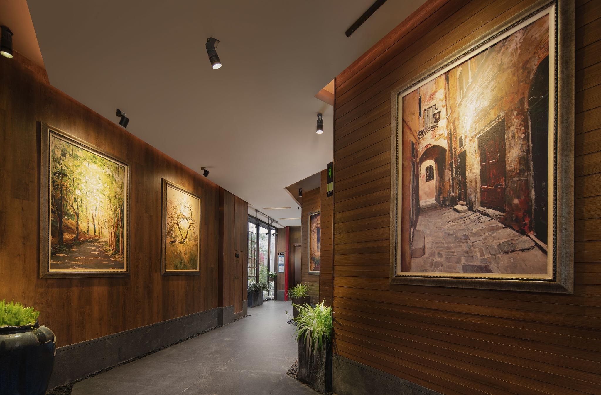 Elegant Hotel 8/48
