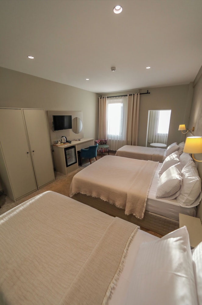 Dove Hotel 10/47