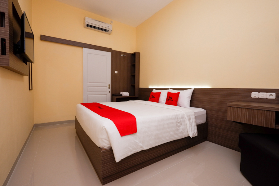 Reddoorz Plus Near Paragon Mall Semarang 23/33