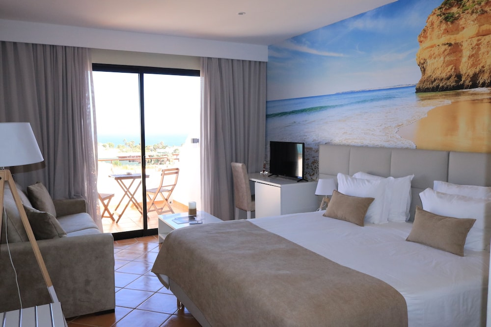 DELUXE, DOUBLE BED, SEA VIEW