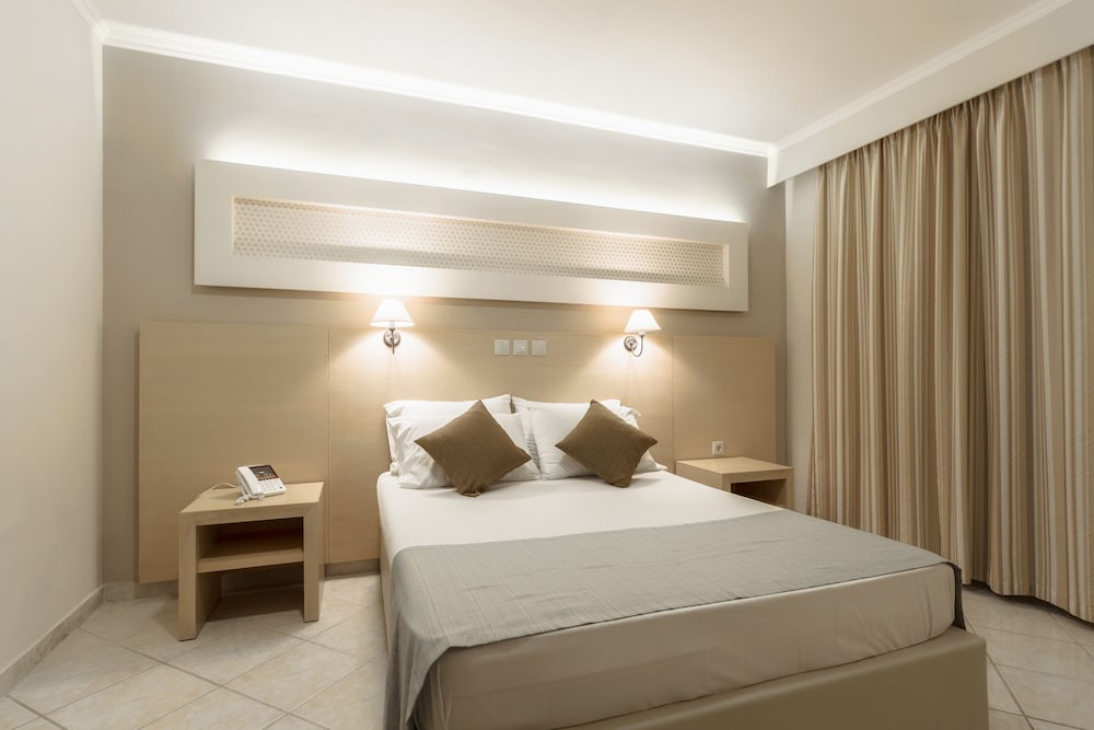 Karras Hotel 16/66