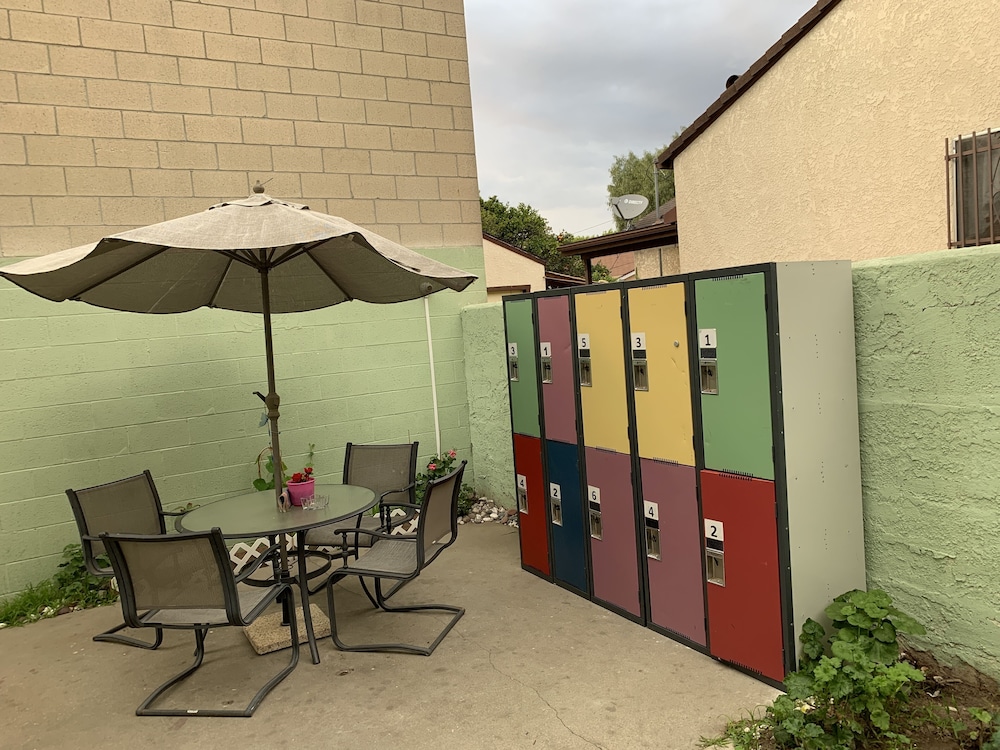 LAX Guest House 26/36
