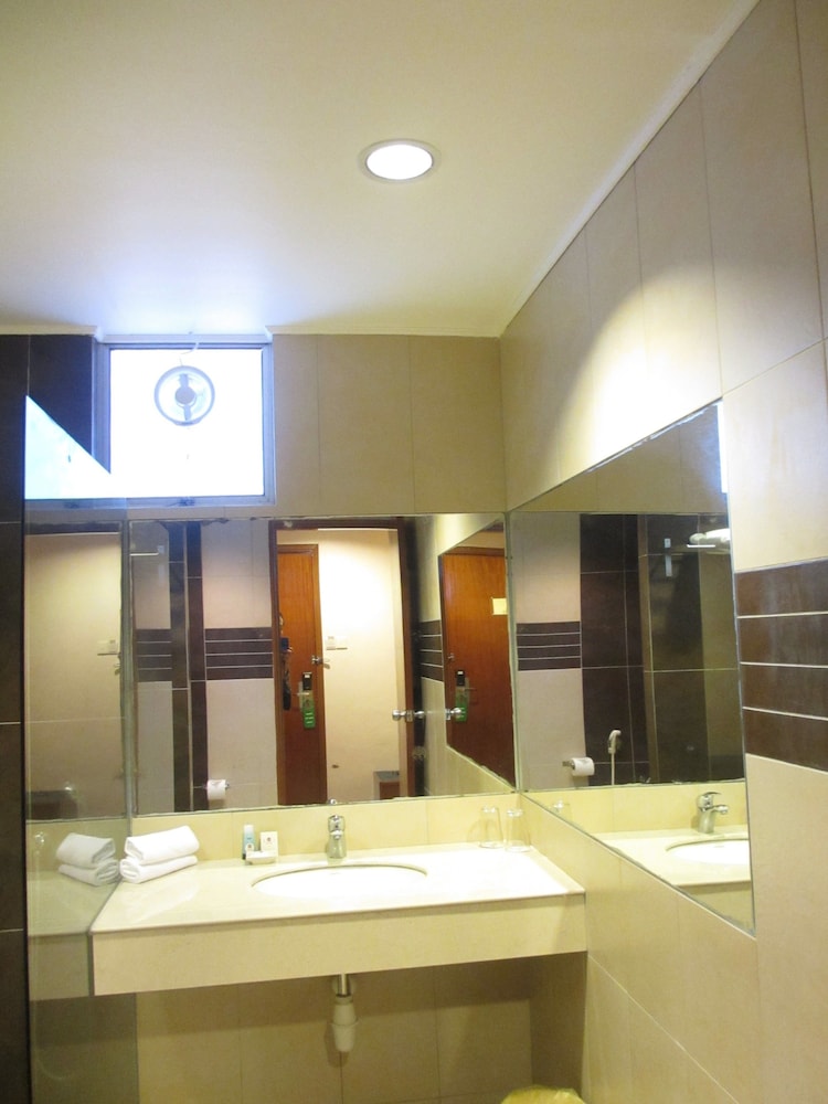Sanbay Hotel 12/46
