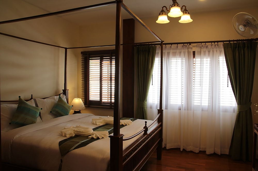 Rustic River Boutique 50/72