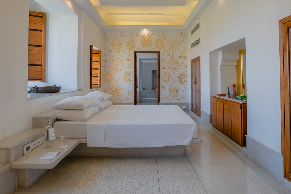 RAAS DEVIGARH(Formerly - DEVI GARH BY LEBUA) 18/70