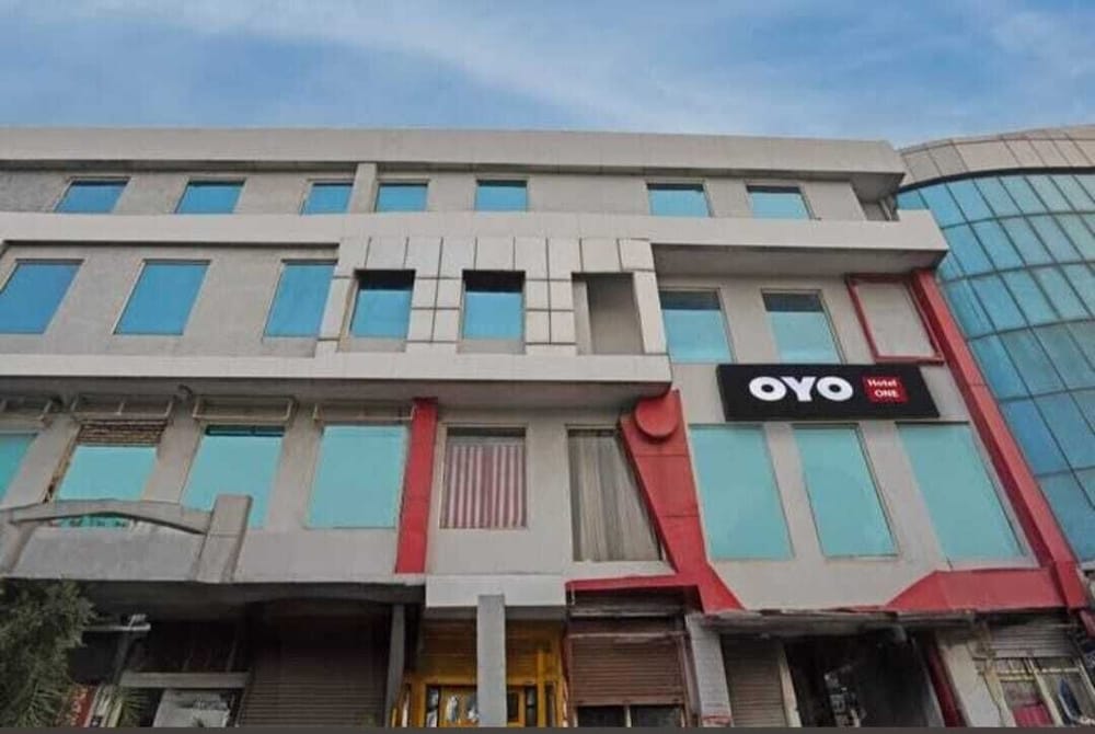 Oyo 421 One Hotel 2/44