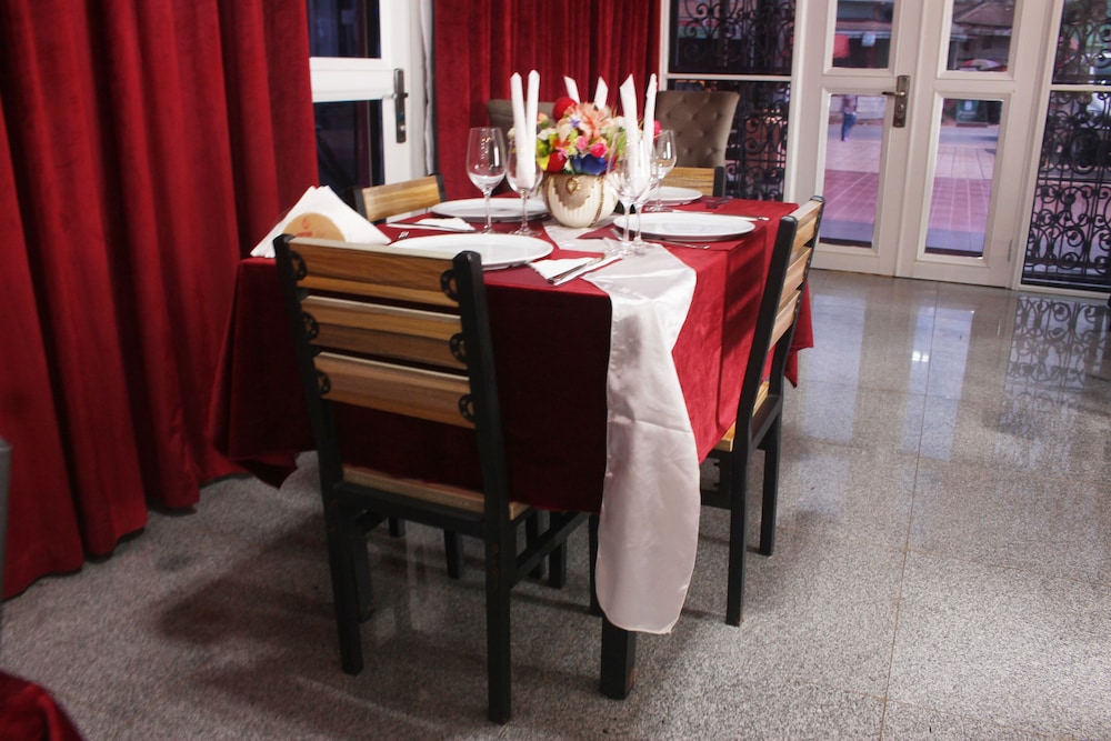 Safyad Hotel 25/40