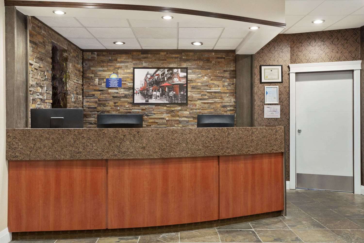 Days Inn by Wyndham Sylvan Lake 3/26