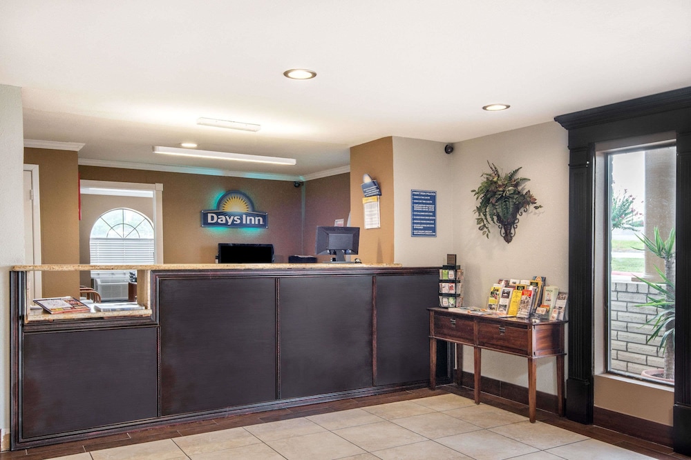 Days Inn by Wyndham New Braunfels 10/33