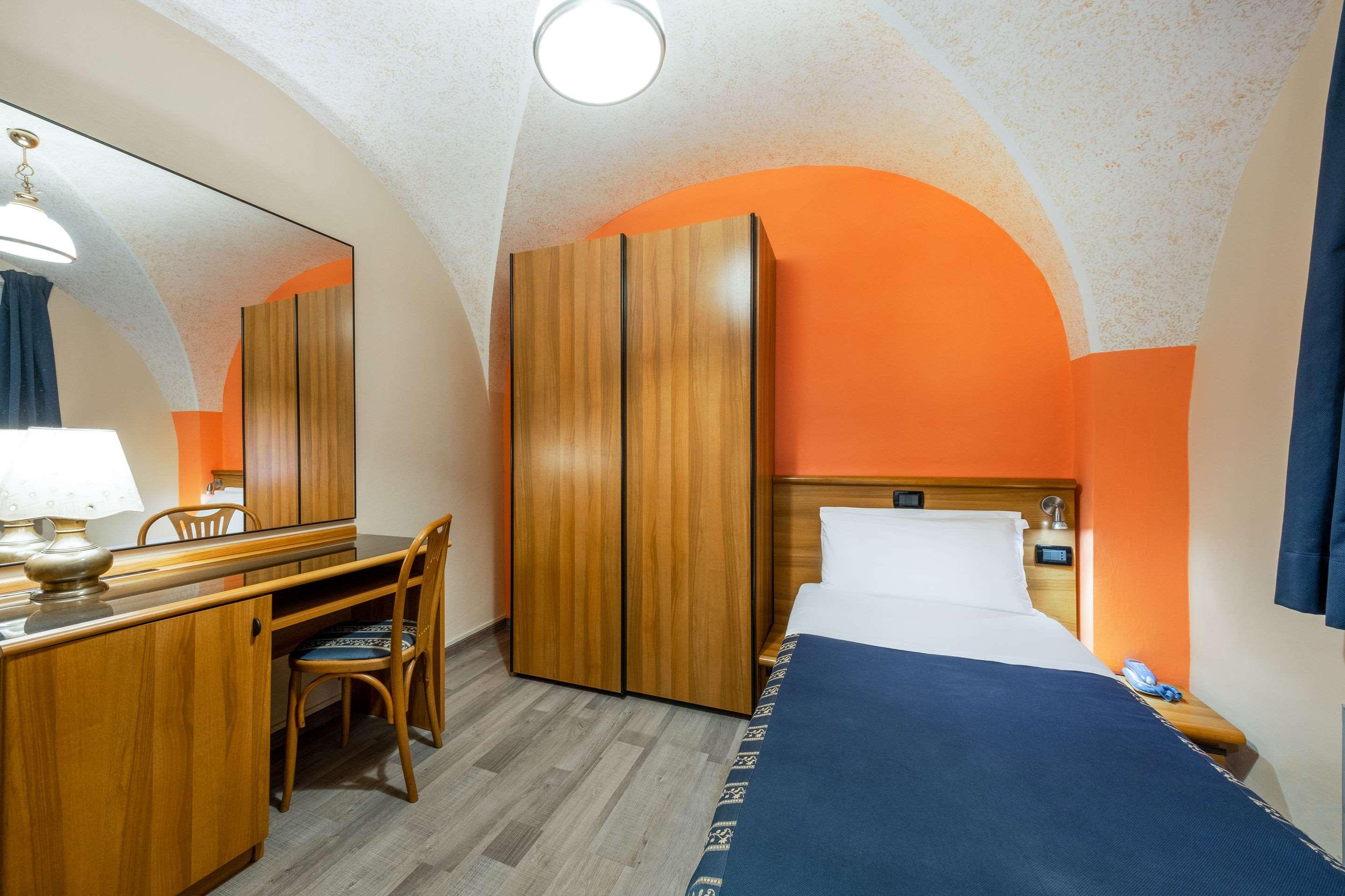 COMFORT HOTEL EUROPA 2/18