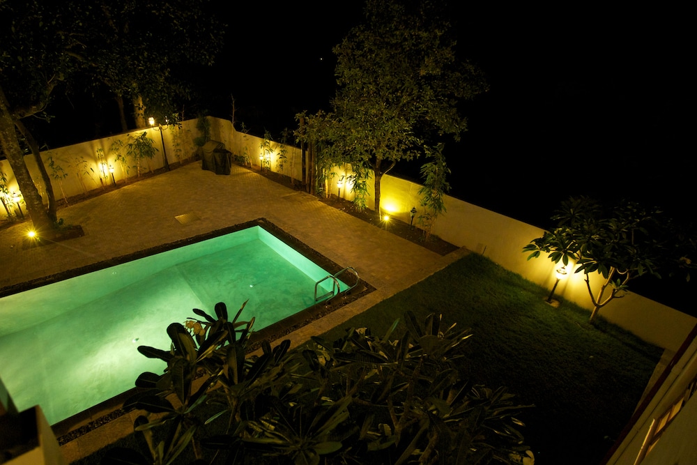 Clove Villa 61/65