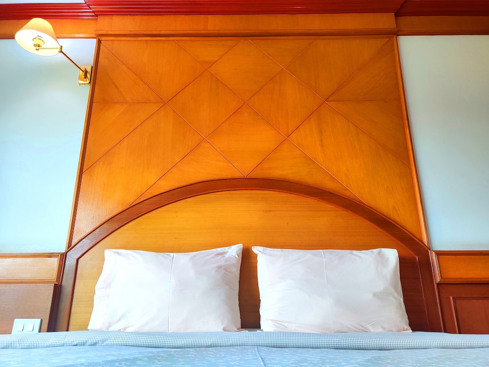 Thongpaeka Hotel 24/50