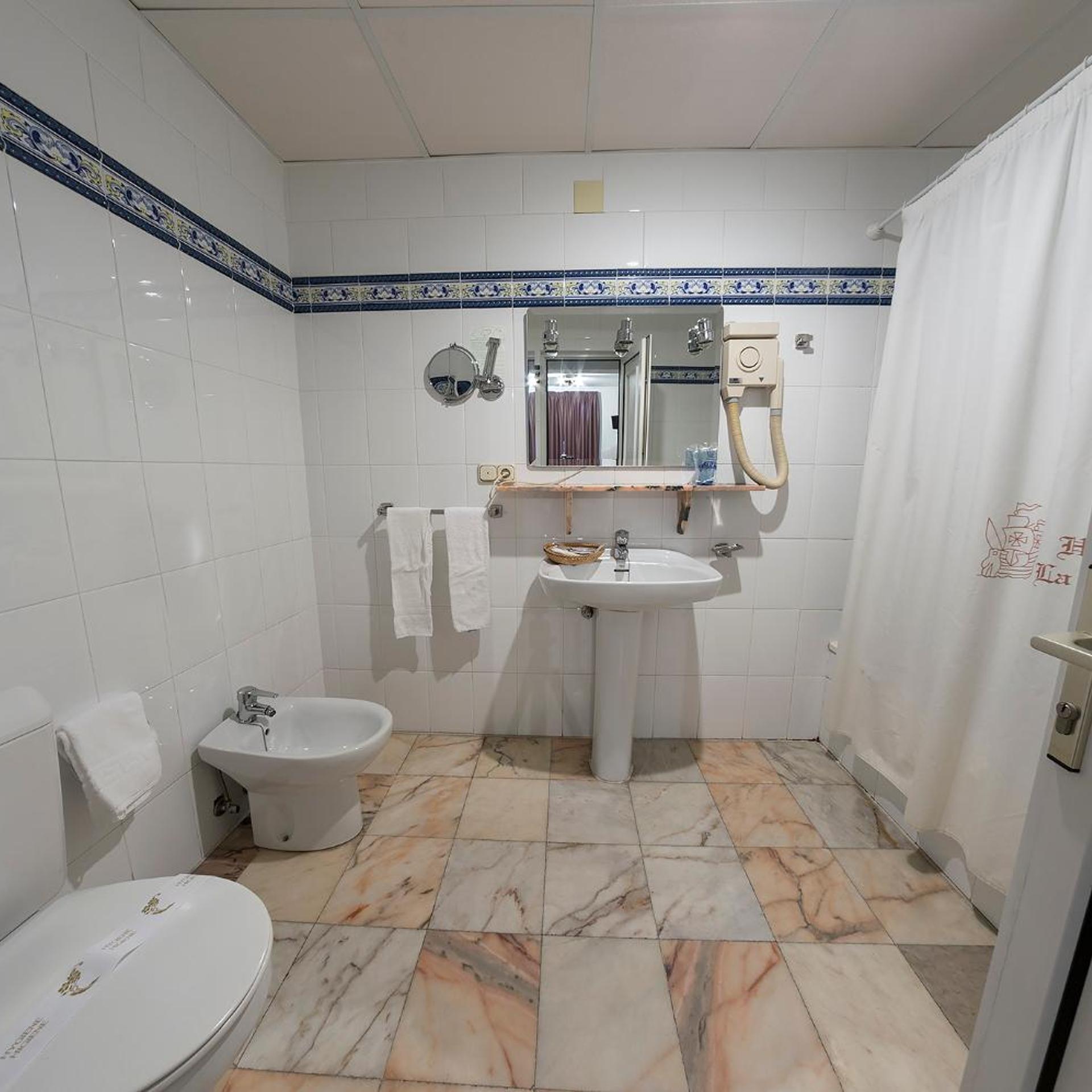 غرفة ثلاثية، Hotel La Pinta 3/4