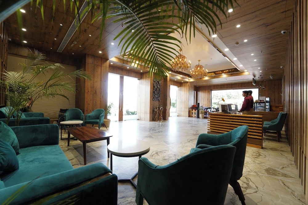 Bravia Hotel 24/30