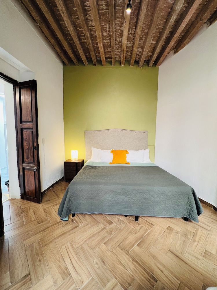 Hotel Universidad 9/50