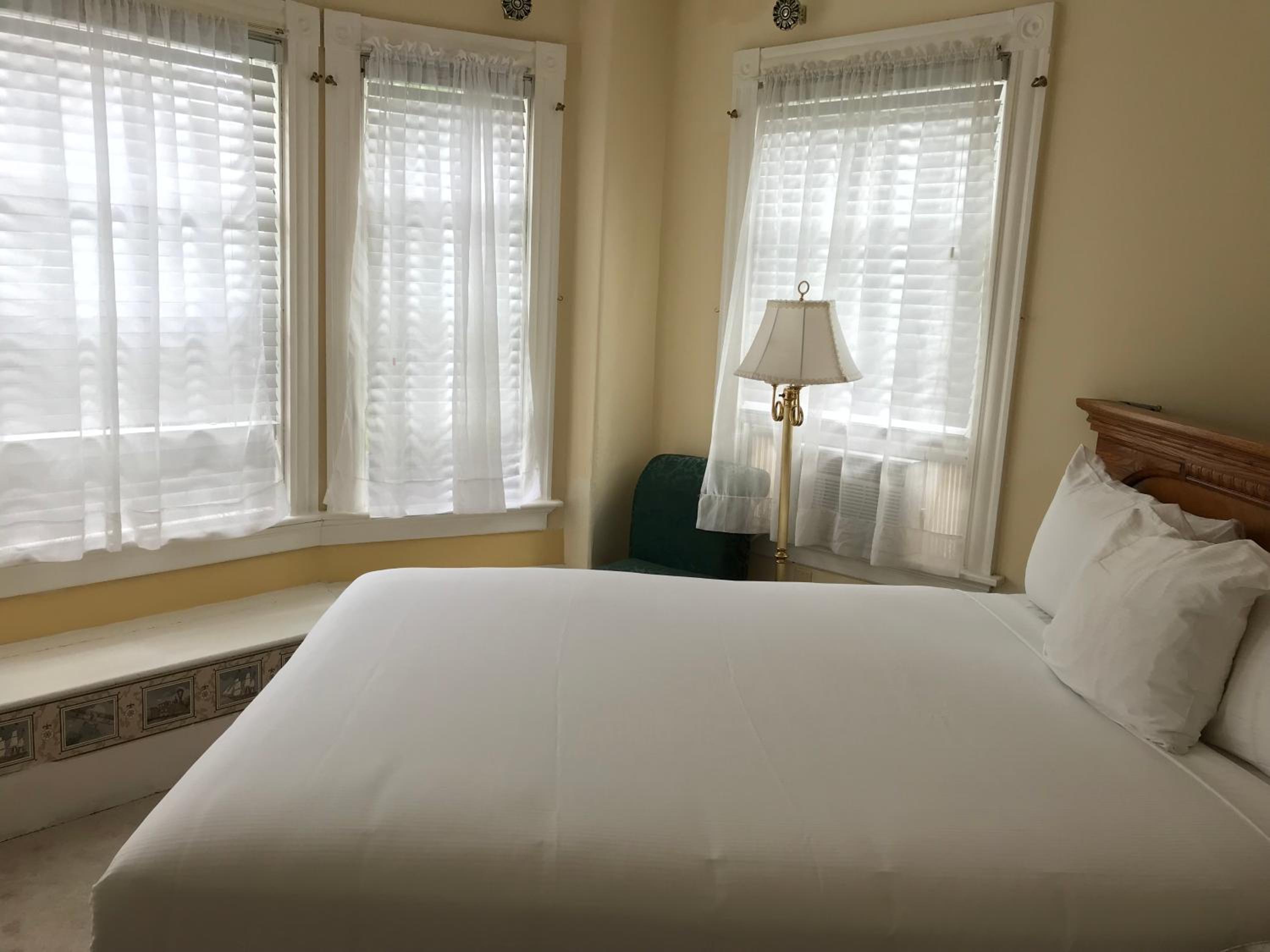 C Leveland, King Bed