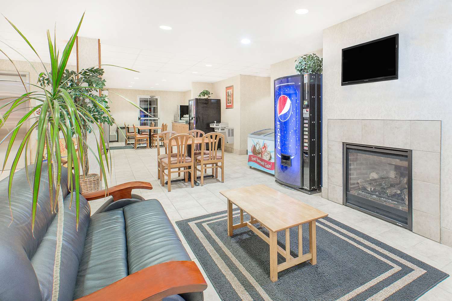 Microtel Inn & Suites By Wyndham Colfax/Newton 7/13