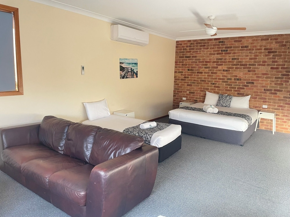 Coastal Bay Motel 37/66