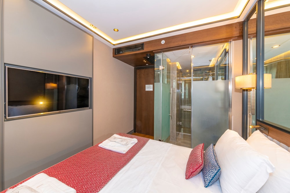 Opale Hotel 8/40