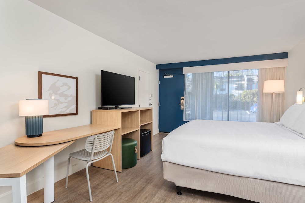 ROOM, KING BED, ACCESSIBLE