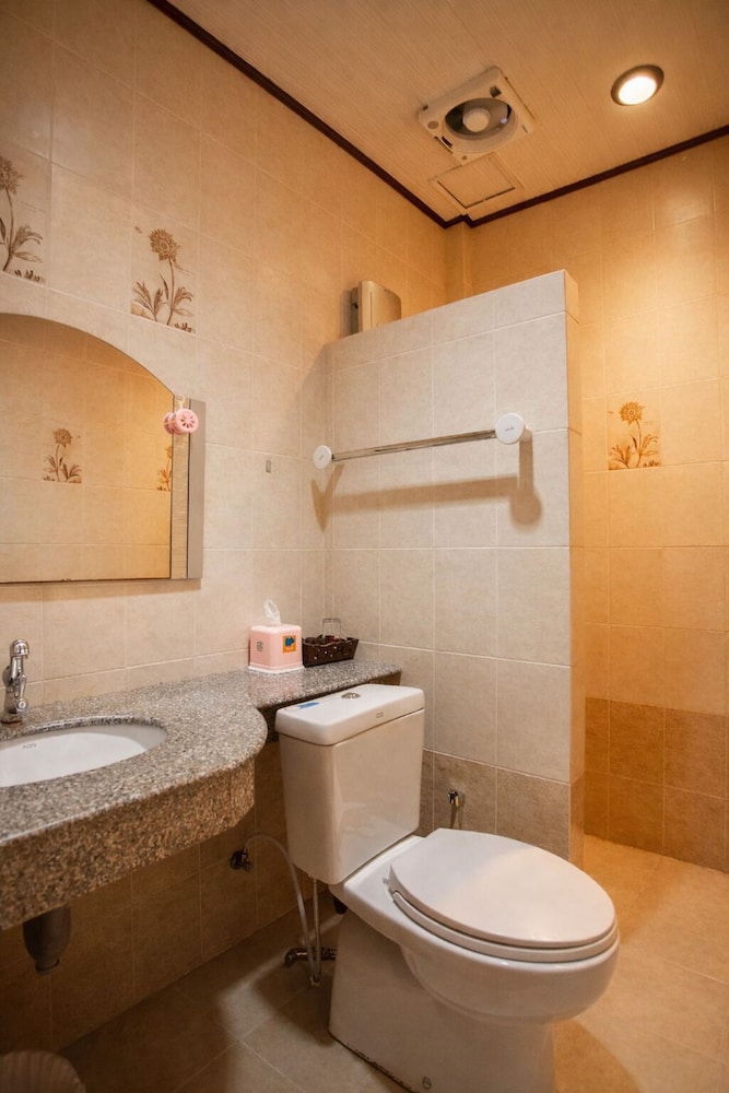 Ban Aothong Hotel 50/50