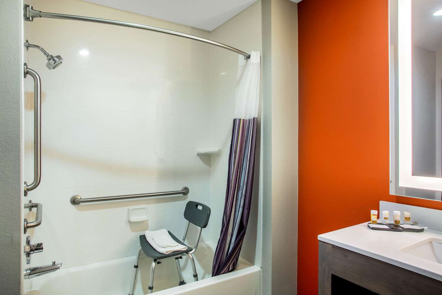 La Quinta Inn Suites By Wyndham Pittsburg 49/51