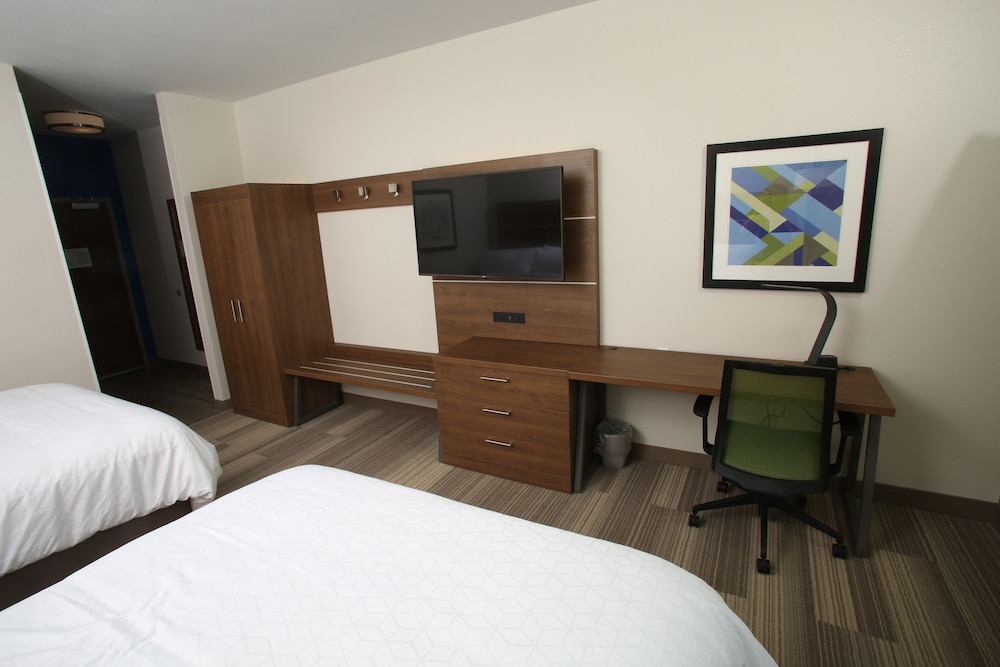 Holiday Inn Express Mccook 17/45